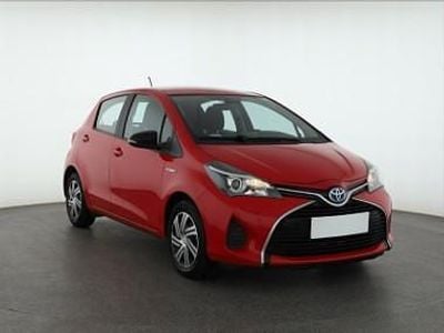 Używany Toyota Yaris 101 KM (74 kW) 2016 Czerwony Hatchback