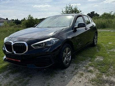 Używany BMW 118 Advantage 136 KM (100 kW) 2021 Czarny (metalik) Hatchback