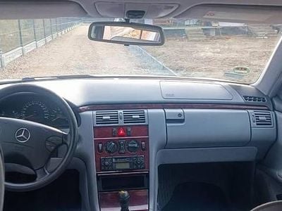 Używany 2001 Mercedes 200 | 8200 zł