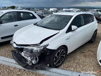 Biały Używany 2018 Toyota Auris Hybrid Design Hatchback | 34 800 zł