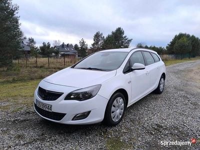 Biały Używany 2011 Opel Astra Kombi | 15 700 zł (Uczciwa cena)