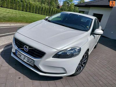 Używany Volvo V40 150 KM (110 kW) 2014 Biały Kombi