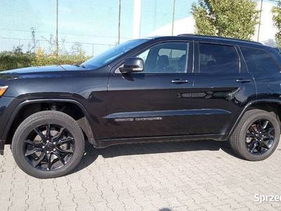 używany Jeep Grand Cherokee V8 Hemi 5,7 OVERLAND CALY CZARNY po kolizji