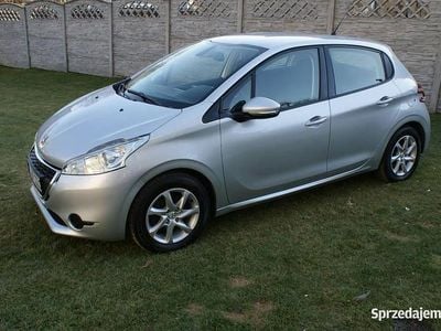 Używany Peugeot 208 2014 Srebrny Hatchback