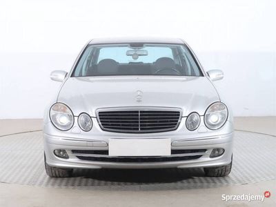 Mercedes E200