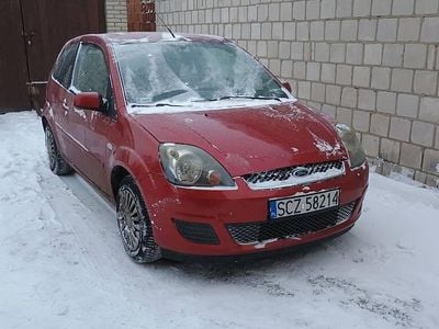Czerwony Używany 2007 Ford Fiesta Hatchback | 2650 zł (Uczciwa cena)