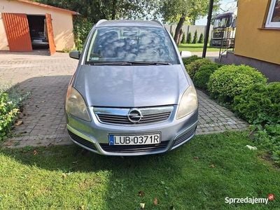 Srebrny Używany 2007 Opel Zafira Minivan | 8999 zł (Uczciwa cena)