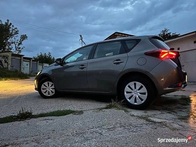 Używany Toyota Auris 132 KM (97 kW) 2018 Brązowy Hatchback