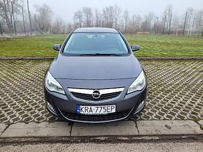 Szary Używany 2010 Opel Astra Hatchback | 19 900 zł (Uczciwa cena)