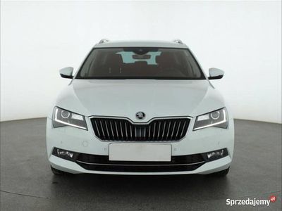 Biały Używany 2017 Skoda Superb Kombi | 68 499 zł (Uczciwa cena)