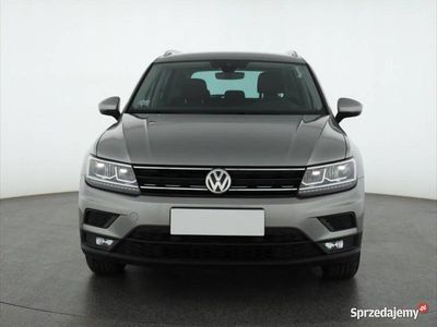 Szary Używany 2017 VW Tiguan SUV | 69 999 zł (Uczciwa cena)