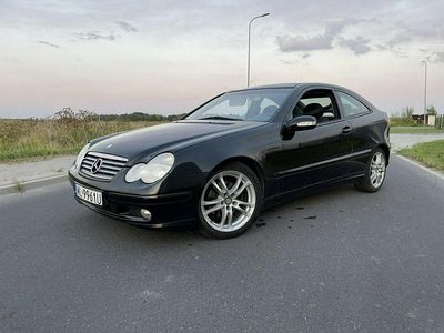 Używany Mercedes C200 163 KM (119 kW) 2002 Czarny Coupe