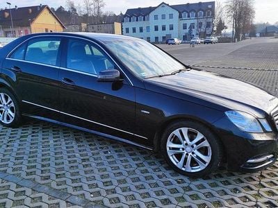 Czarny Używany 2011 Mercedes E220 Sedan/Limuzyna | 35 000 zł