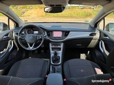 Czarny Używany 2020 Opel Astra Hatchback | 43 950 zł
