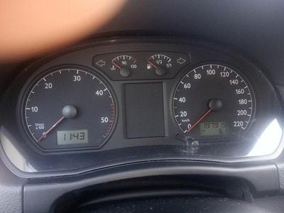 Czerwony Używany 2004 VW Polo Hatchback | 5500 zł (Uczciwa cena)