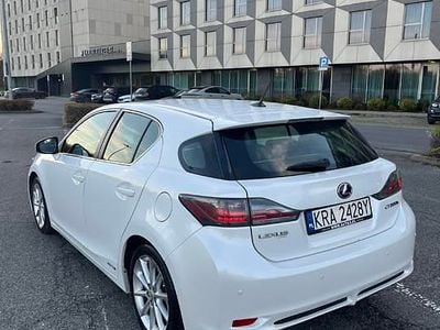 Biały Używany 2011 Lexus CT200h Hatchback | 38 800 zł (Drogi)