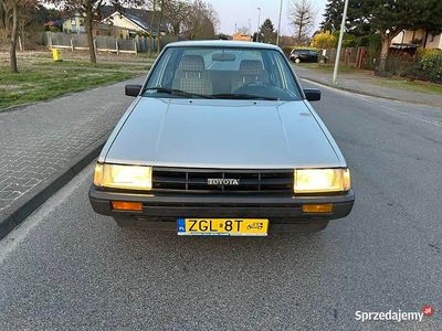 Złoty Używany 1987 Toyota Corolla Sedan/Limuzyna | 15 900 zł