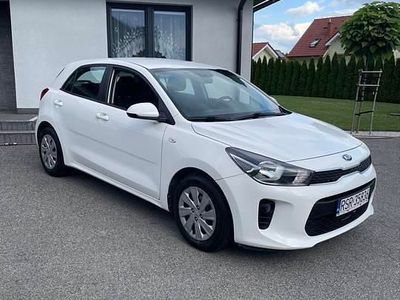 Używany Kia Rio 84 KM (61 kW) 2017 Biały Sedan/Limuzyna