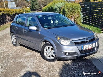 Niebieski Używany 2004 Opel Astra Hatchback | 8500 zł (Dość drogi)