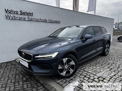 Używany Volvo V60 CC 197 KM (144 kW) 2024 Niebieski Kombi