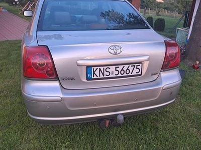 Używany Toyota Avensis 116 KM (85 kW) 2005 Srebrny Sedan/Limuzyna