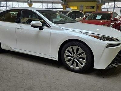 Używany Toyota Mirai 180 KM (132 kW) 2023 Biały Sedan/Limuzyna