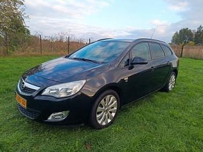 używany Opel Astra Idealny stan, bogata wersja, grzane fotele i kierownica, czujniki pa