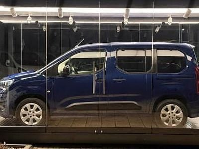 Używany Opel Combo Edition+ 130 KM (95 kW) 2022 Niebieski Hatchback