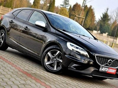 Używany Volvo V40 R-Design 120 KM (88 kW) 2016 Czarny Hatchback