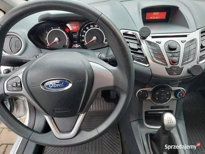 Używany Ford Fiesta 82 KM (60 kW) 2011 Srebrny Hatchback