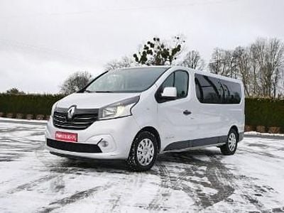 Srebrny Używany 2017 Renault Trafic Minivan | 38 900 zł