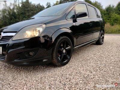 Czarny Używany 2007 Opel Zafira Minivan | 13 500 zł (Uczciwa cena)
