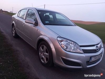 używany Opel Astra 1.6 benzyna sedan