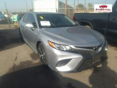 Srebrny Używany 2018 Toyota Camry Sedan/Limuzyna | 100 000 zł