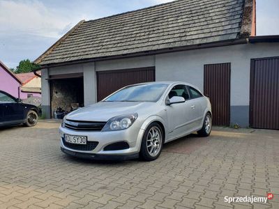 używany Opel Astra GTC Astra H1.6 Nowy rozrząd, sprzęgło i zawieszenie