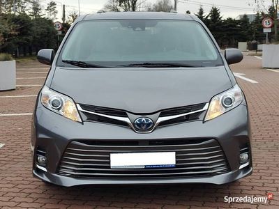 używany Toyota Sienna XLE 2020