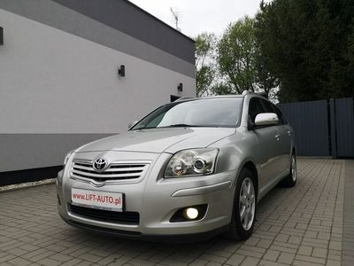Srebrny (metalik) Używany 2007 Toyota Avensis Kombi | 19 900 zł