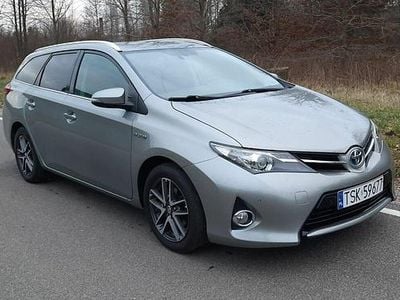 używany Toyota Auris 1.8 Hybryda 2014r 173 tyś km Kamera Hands-Free