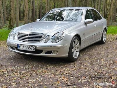 Używany Mercedes E500 2003 Srebrny Sedan/Limuzyna
