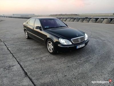 Używany Mercedes 220 2001 Czarny Sedan/Limuzyna