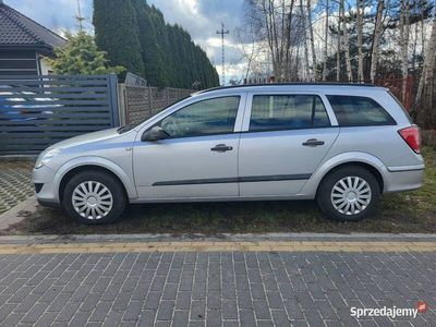 Używany Opel Astra 2009 Srebrny Sedan/Limuzyna