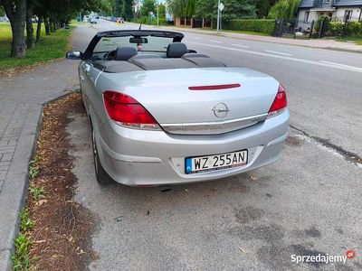 Srebrny Używany 2007 Opel Astra Cabriolet Kabriolet | 12 350 zł