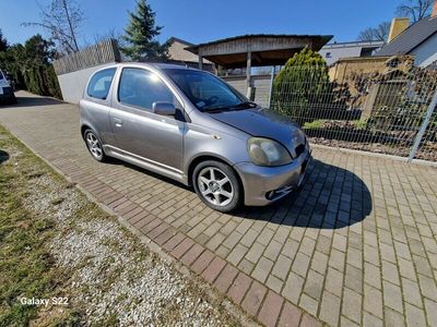 Szary (metalik) Używany 2001 Toyota Yaris Sport Hatchback | 4500 zł