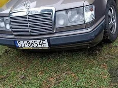 Brązowy Używany 1991 Mercedes E300 Sedan/Limuzyna | 9999 zł