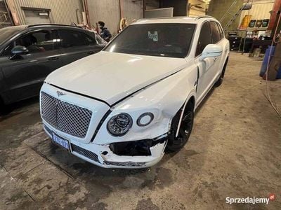 Biały Używany 2018 Bentley Bentayga SUV | 397 860 zł