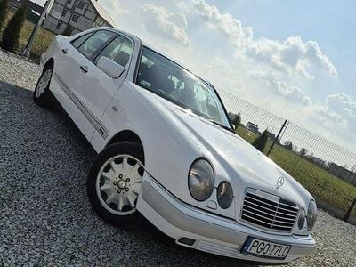 używany Mercedes E280 8 Benzyna