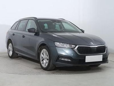 Szary Używany 2020 Skoda Octavia Kombi | 61 999 zł (Uczciwa cena)