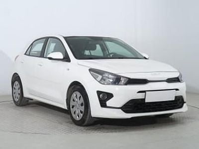 Używany Kia Rio 101 KM (74 kW) 2022 Biały Hatchback