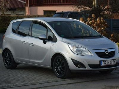 Srebrny Używany 2011 Opel Meriva Minivan | 19 900 zł (Uczciwa cena)