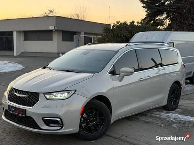 Używany Chrysler Pacifica 2021 Beżowy Minivan